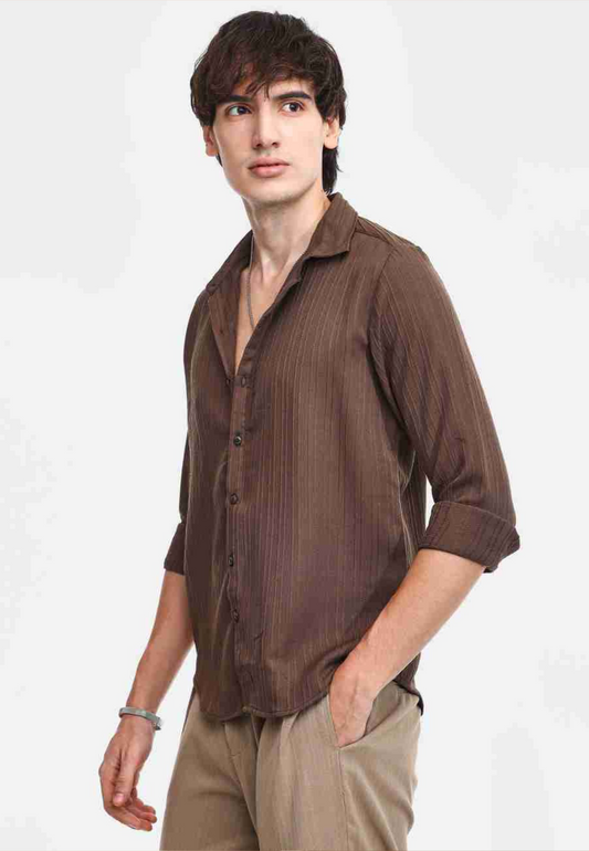 Men Regular Fit Solid Spread Collar Casual Shirt