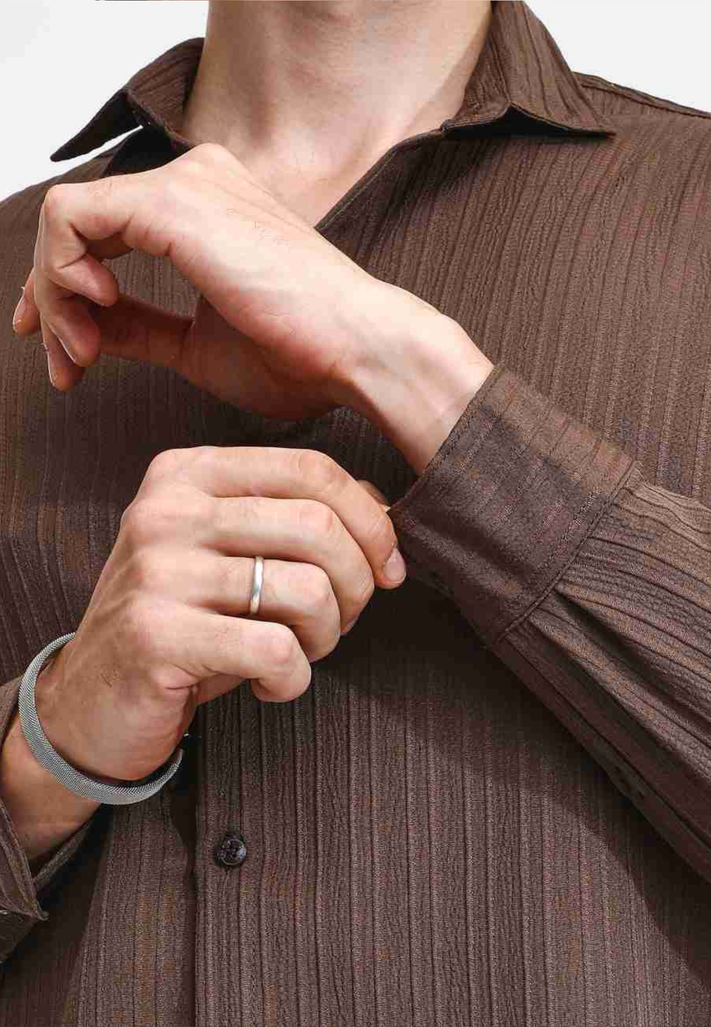 Men Regular Fit Solid Spread Collar Casual Shirt